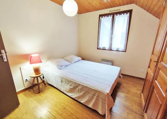 Дом отдыха Le Chant De La Pique, Maison T4, Jardin, Parking Gratuit, Wifi, 6 Personnes
